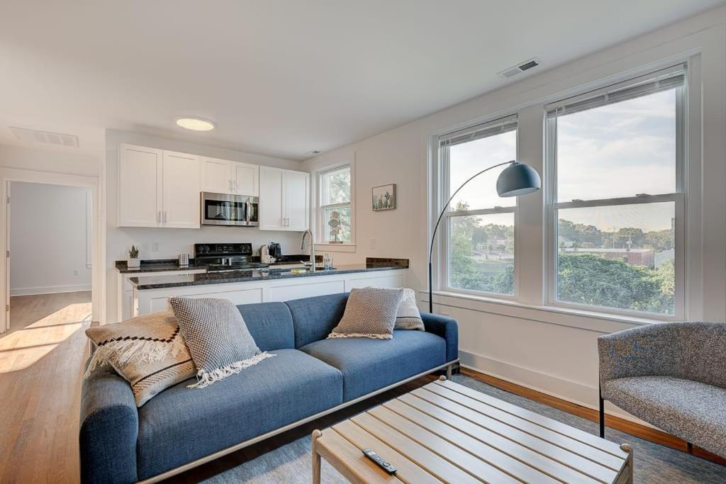 Greatly Located And Elegant 1Br With Parking Durham Exterior foto