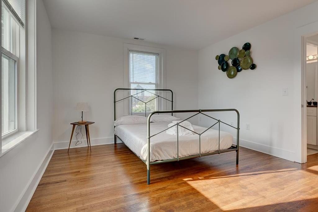 Greatly Located And Elegant 1Br With Parking Durham Exterior foto