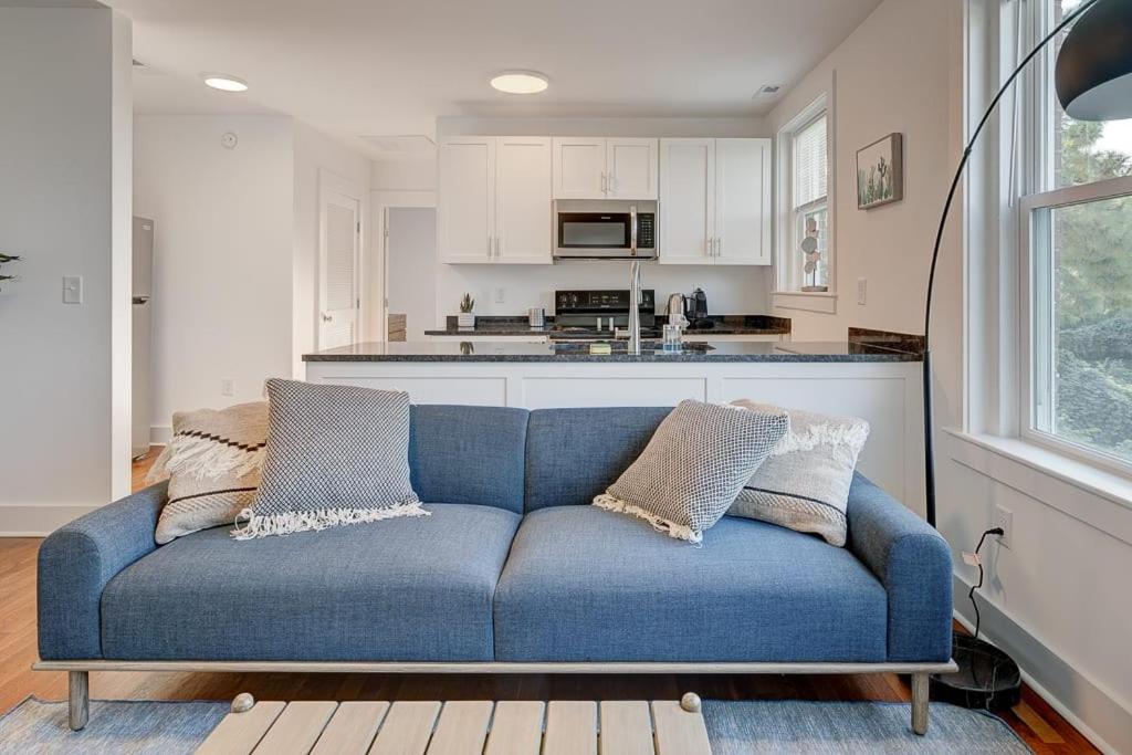Greatly Located And Elegant 1Br With Parking Durham Exterior foto