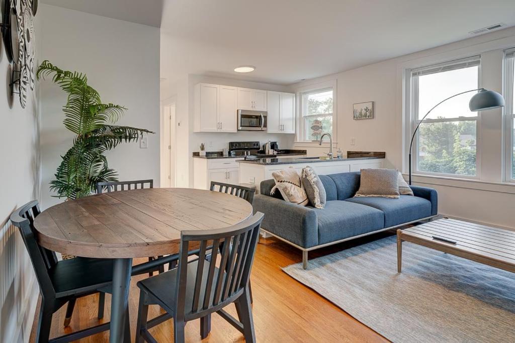 Greatly Located And Elegant 1Br With Parking Durham Exterior foto