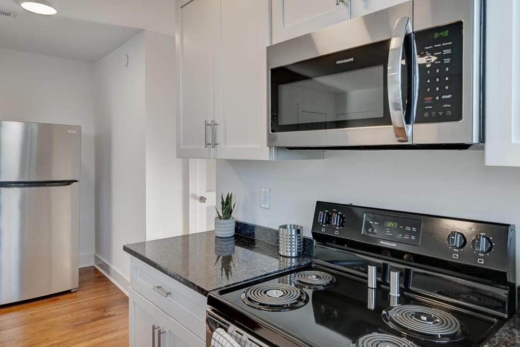 Greatly Located And Elegant 1Br With Parking Durham Exterior foto